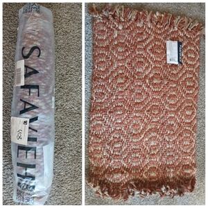 New Safavieh 4'x2'6 area rug from Overstock.com